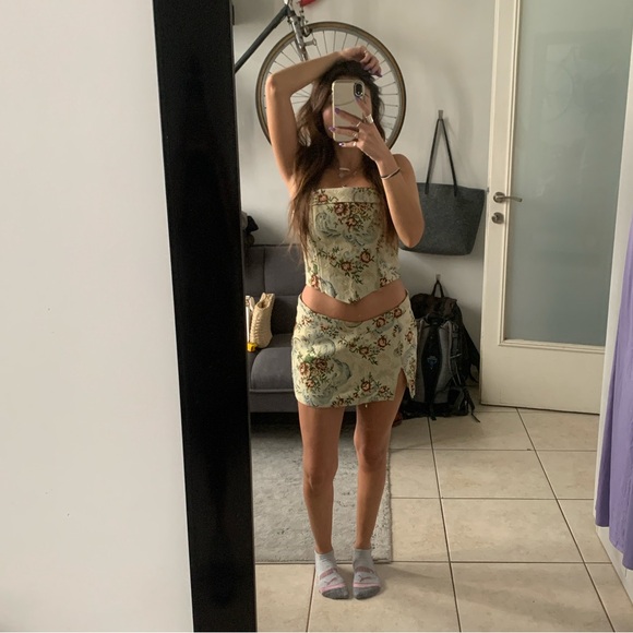 mini skirt set doer more to come small revolve rose stitched red cream green new - Picture 5 of 6